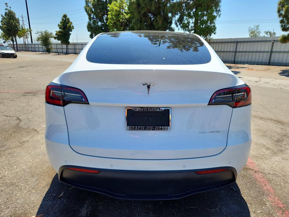 52932376 :رقم المزاد ، 5YJYGAEE7MF273940 vin ، 2021 Tesla Model Y مزاد بيع