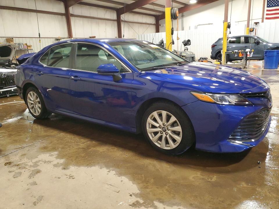 Продажа на аукционе авто 2018 Toyota Camry, vin: 4T1B11HK0JU606082, номер лота: 52930026