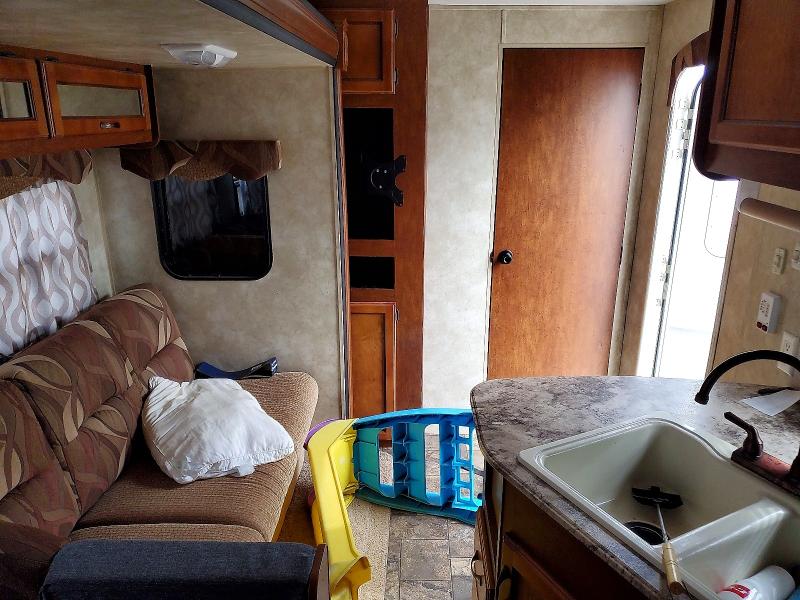 54391976 :رقم المزاد ، 5ZT2CASB8DA015932 vin ، 2013 Coachman Trailers مزاد بيع