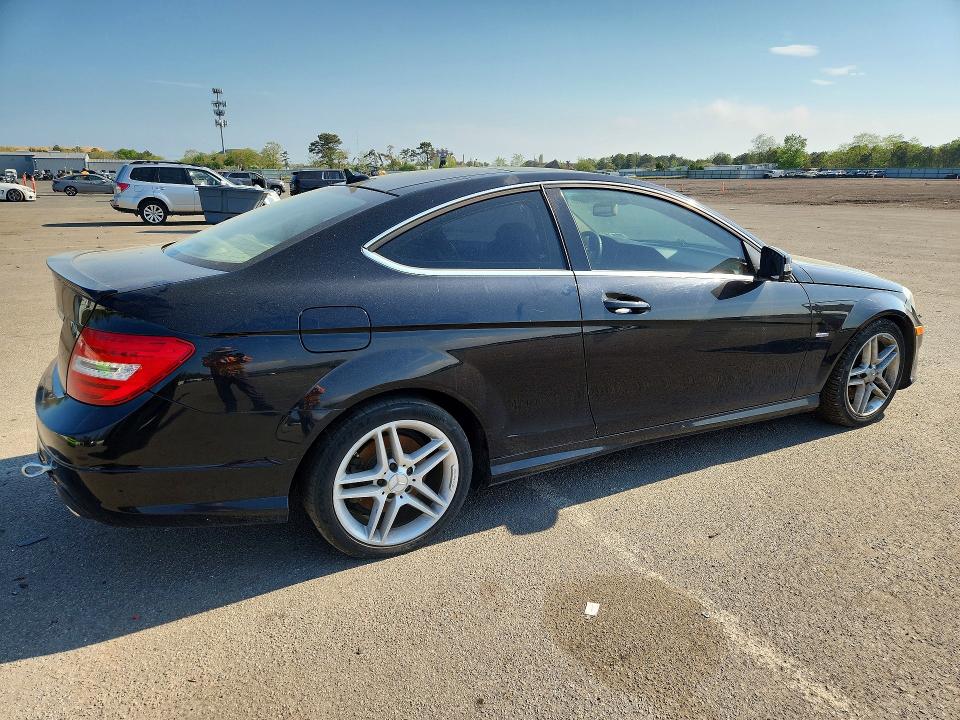 53936486 :رقم المزاد ، WDDGJ5HB5CF741055 vin ، 2012 Mercedes-benz C مزاد بيع