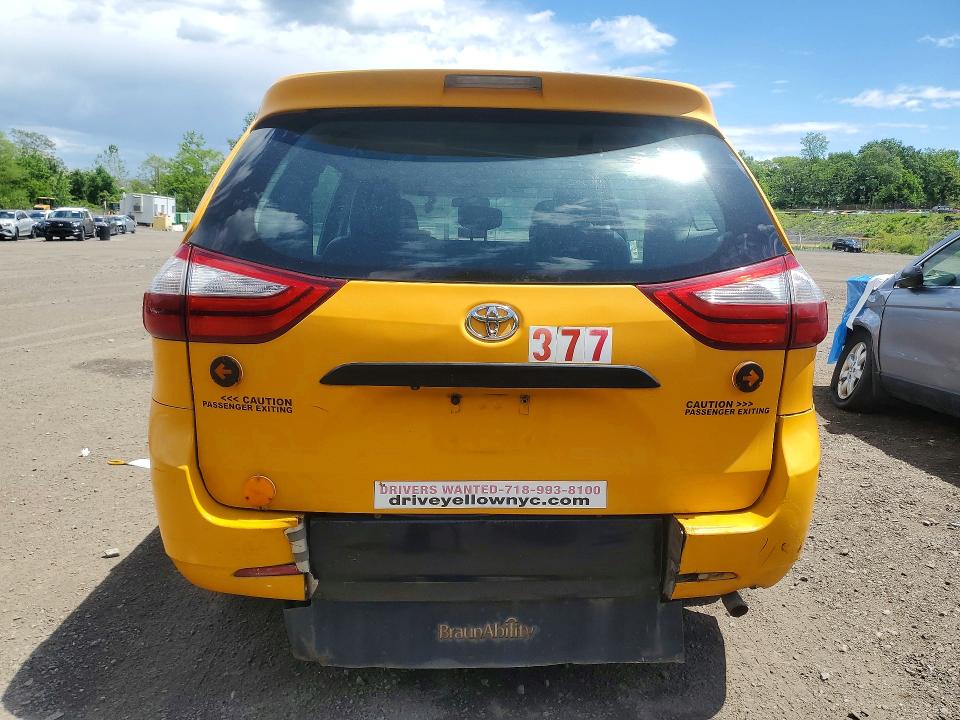 55365836 :رقم المزاد ، 5TDZZ3DC6HS875823 vin ، 2017 Toyota Sienna مزاد بيع