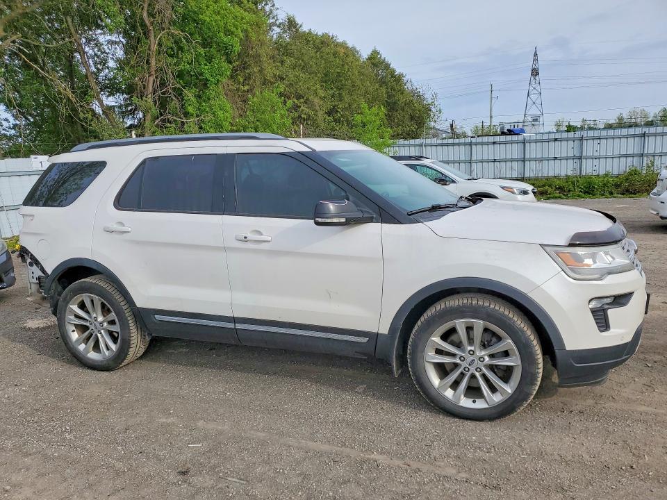 53821526 :رقم المزاد ، 1FM5K8D8XJGB14249 vin ، 2018 Ford Explorer مزاد بيع