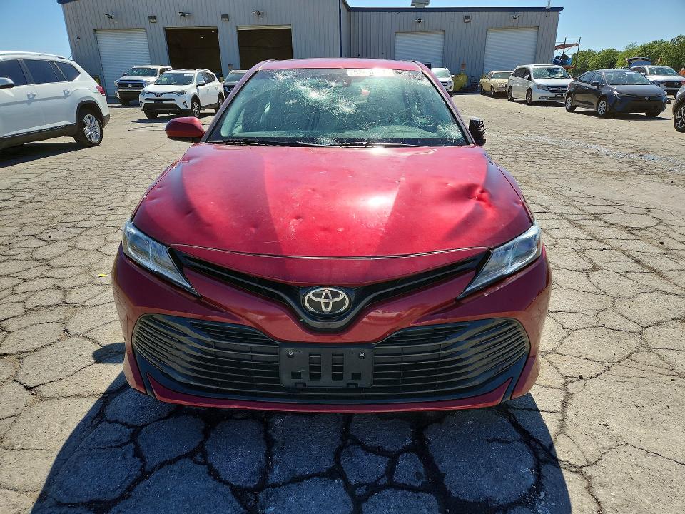 52422956 :رقم المزاد ، 4T1B11HK8KU747922 vin ، 2019 Toyota Camry مزاد بيع
