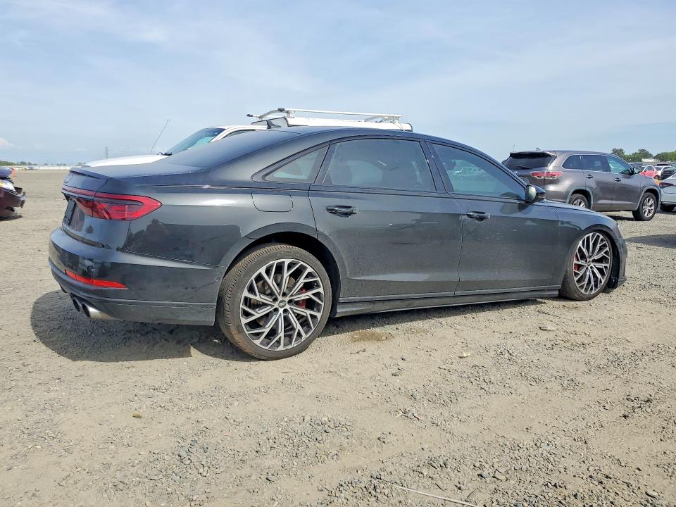 51029096 :رقم المزاد ، WAU8SAF82MN011541 vin ، 2021 Audi S8 مزاد بيع