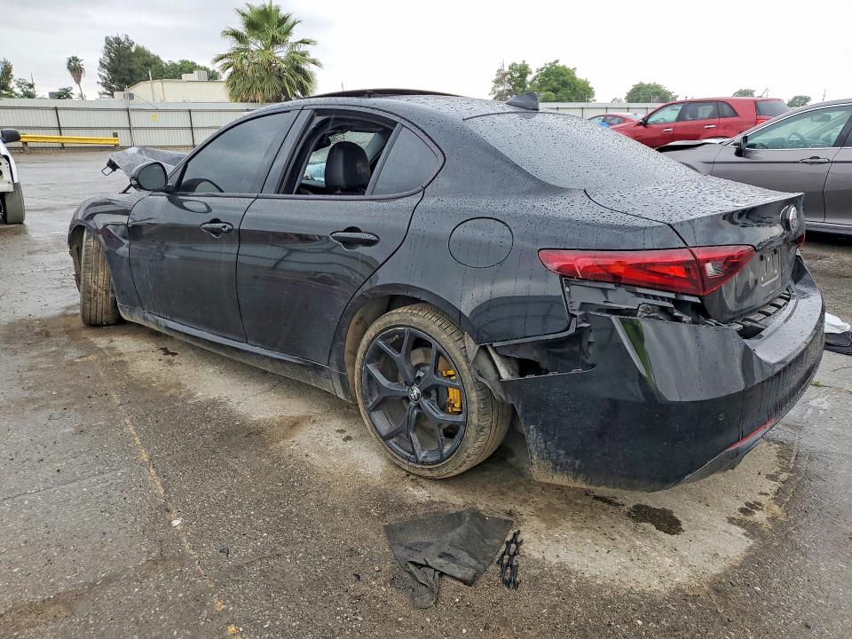 52037376 :رقم المزاد ، ZARFAMBN6M7646069 vin ، 2021 Alfa Romeo Giulia مزاد بيع