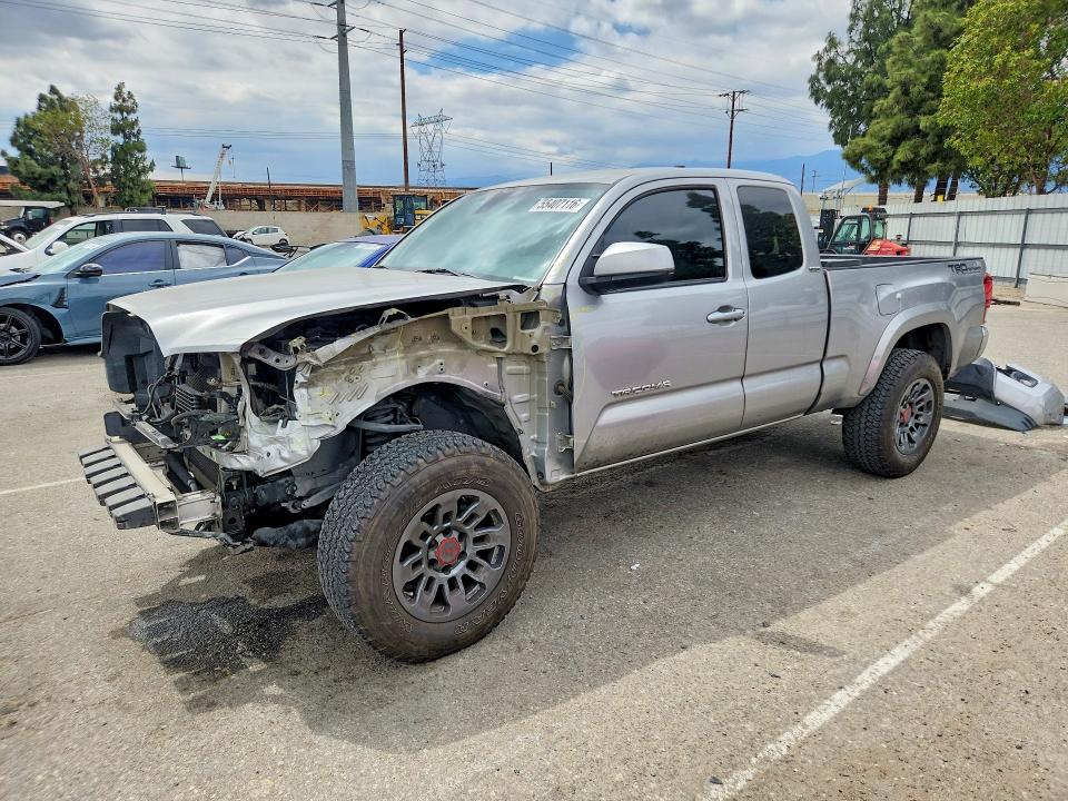 55407116 :رقم المزاد ، 5TFRZ5CN4JX066836 vin ، 2018 Toyota Tacoma مزاد بيع