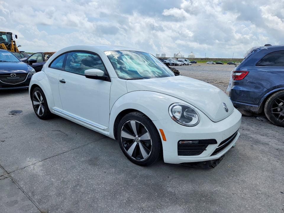 54146626 :رقم المزاد ، 3VWF17AT0HM624752 vin ، 2017 Volkswagen Beetle مزاد بيع