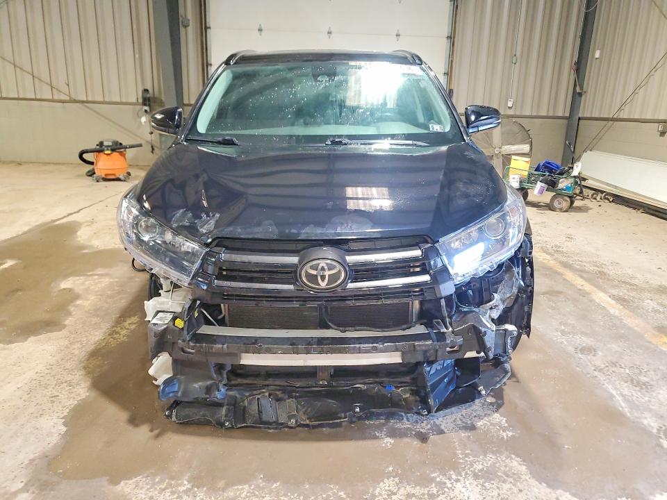 52210036 :رقم المزاد ، 5TDJZRFH5KS563380 vin ، 2019 Toyota Highlander مزاد بيع