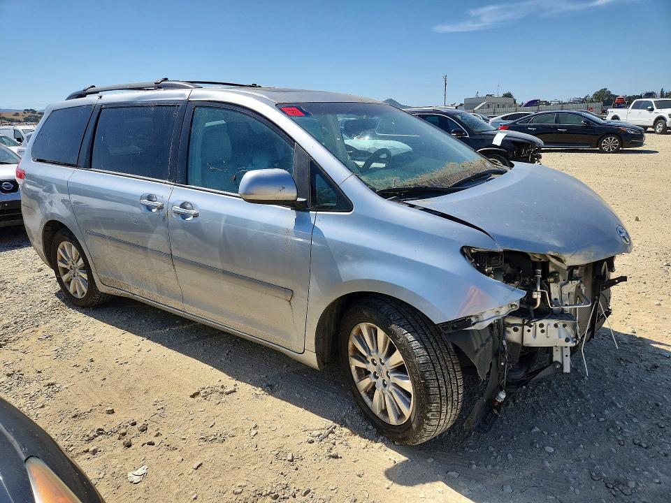 54310296 :رقم المزاد ، 5TDDK3DC2ES074851 vin ، 2014 Toyota Sienna مزاد بيع
