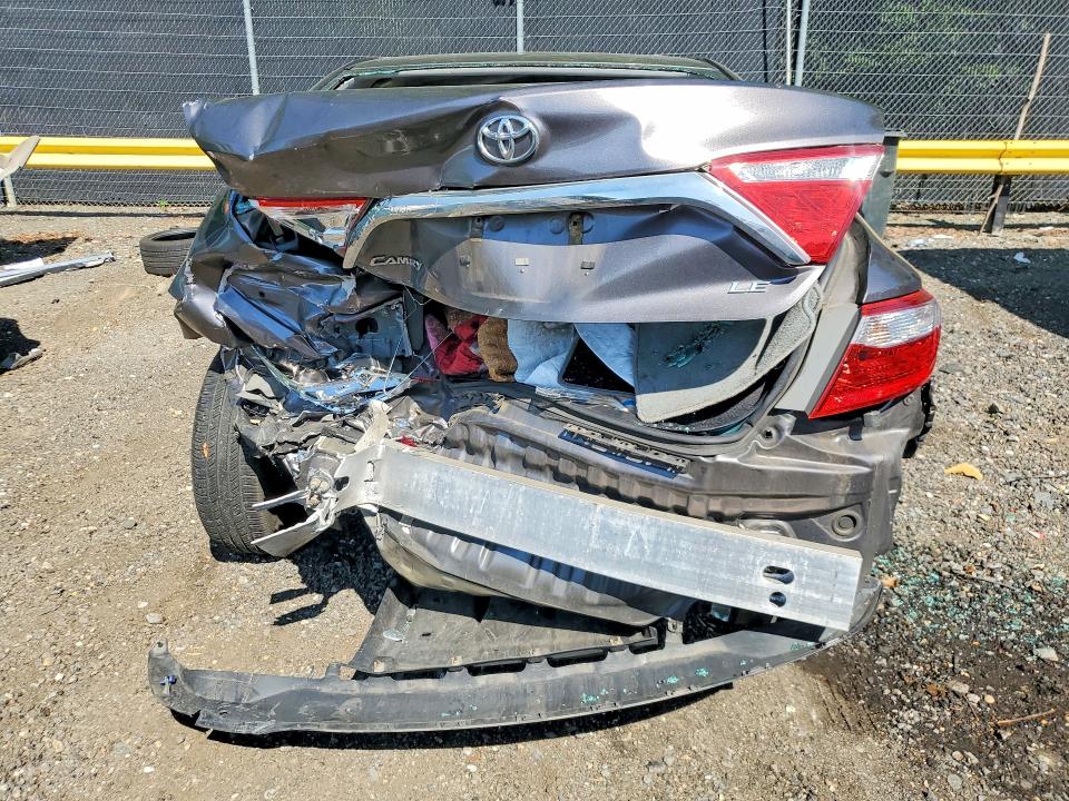 54228756 :رقم المزاد ، 4T1BF1FKXFU962700 vin ، 2015 Toyota Camry مزاد بيع