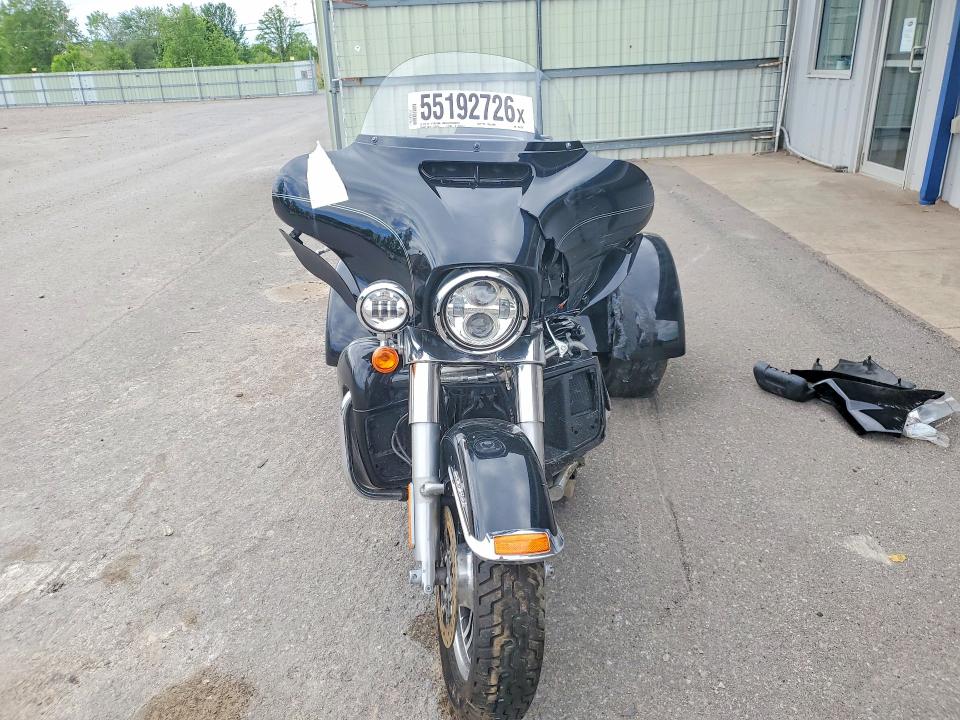55192726 :رقم المزاد ، 1HD1MAD19HB857739 vin ، 2017 Harley-davidson Flhtcutg مزاد بيع