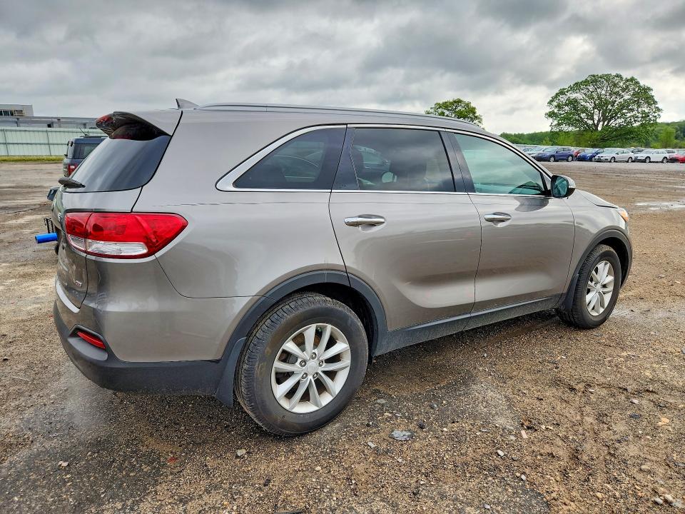 53601716 :رقم المزاد ، 5XYPG4A34HG205112 vin ، 2017 Kia Sorento مزاد بيع