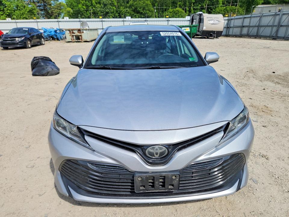 52054016 :رقم المزاد ، 4T1B11HK5KU226589 vin ، 2019 Toyota Camry مزاد بيع
