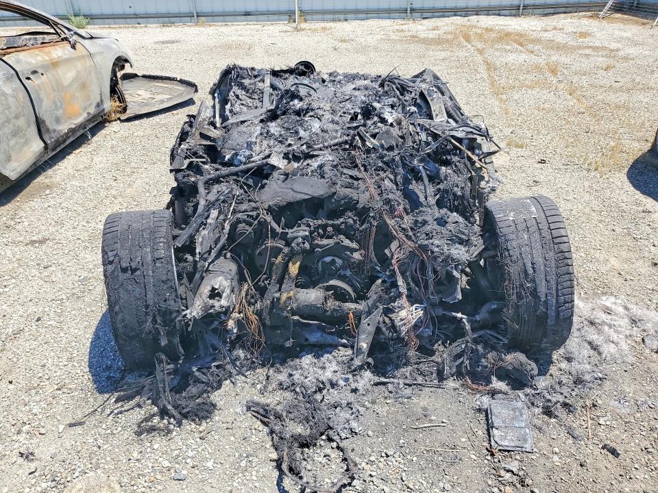2014 Chevrolet Corvette მანქანა იყიდება აუქციონზე, vin: 1G1YL2D74E5110615, აუქციონის ნომერი: 53242366