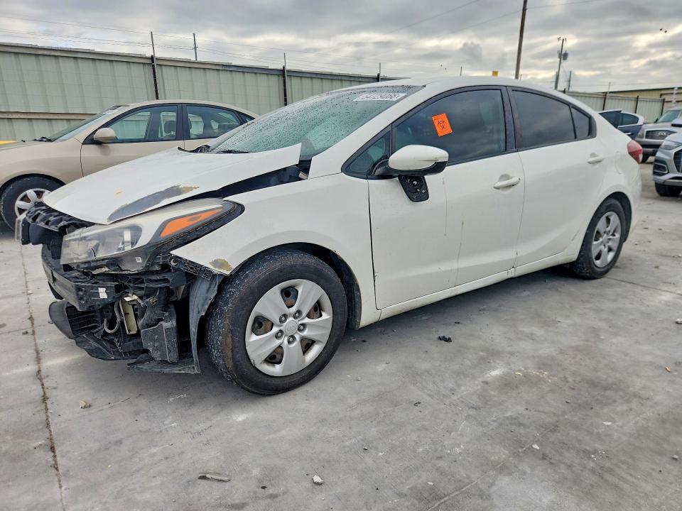 2017 Kia Forte მანქანა იყიდება აუქციონზე, vin: 3KPFK4A73HE065371, აუქციონის ნომერი: 54729066