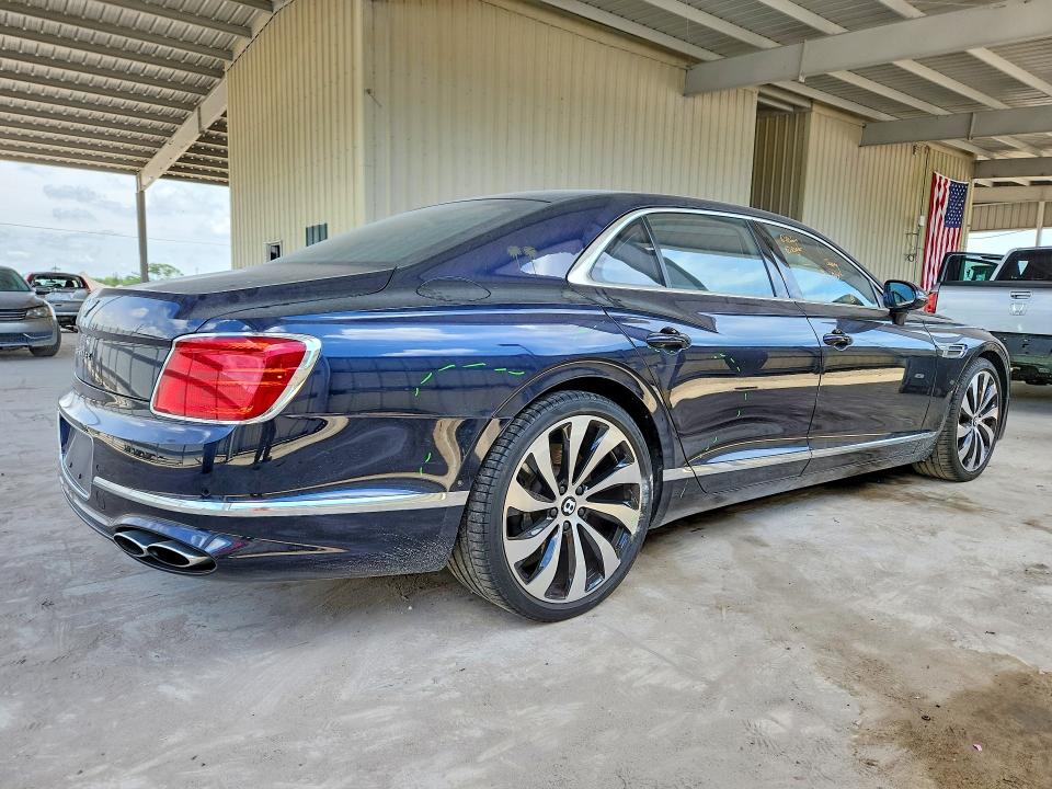 53024766 :رقم المزاد ، SCBBG6ZGXMC090563 vin ، 2021 Bentley Flying Spur مزاد بيع
