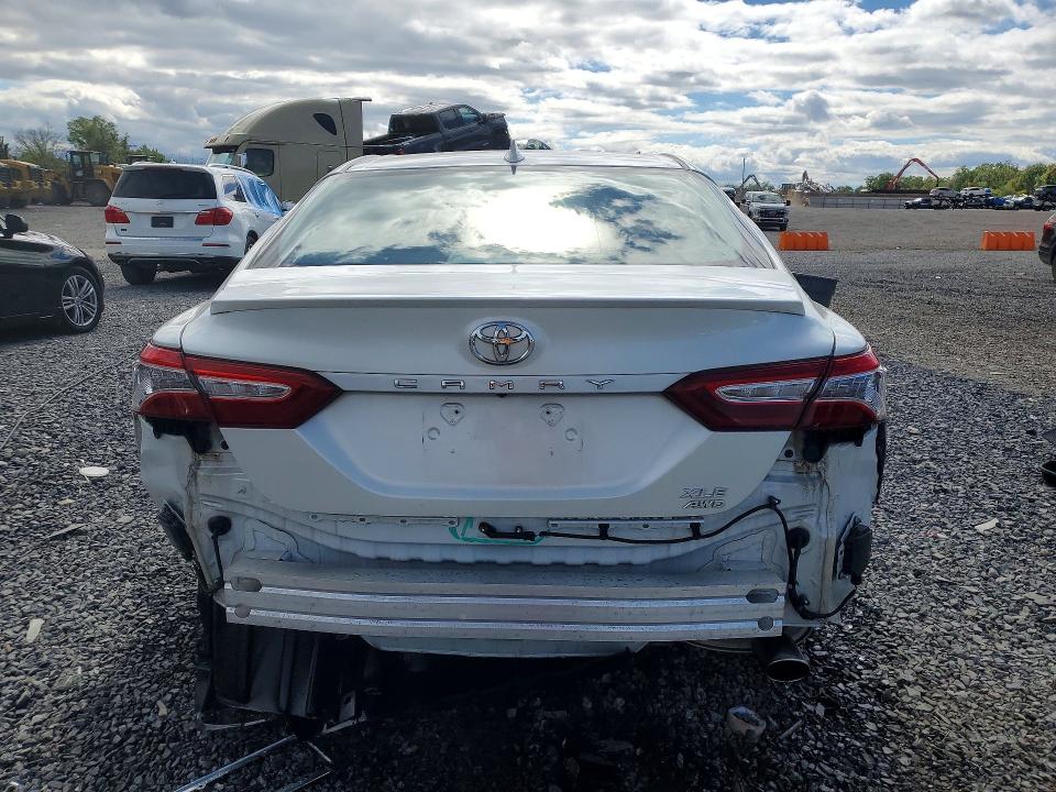 53651946 :رقم المزاد ، 4T1F11BK4LU010972 vin ، 2020 Toyota Camry مزاد بيع