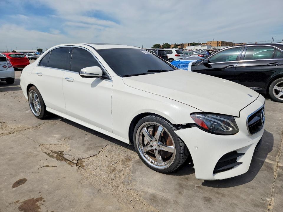 52653976 :رقم المزاد ، WDDZF4JB9HA243055 vin ، 2017 Mercedes-benz E مزاد بيع