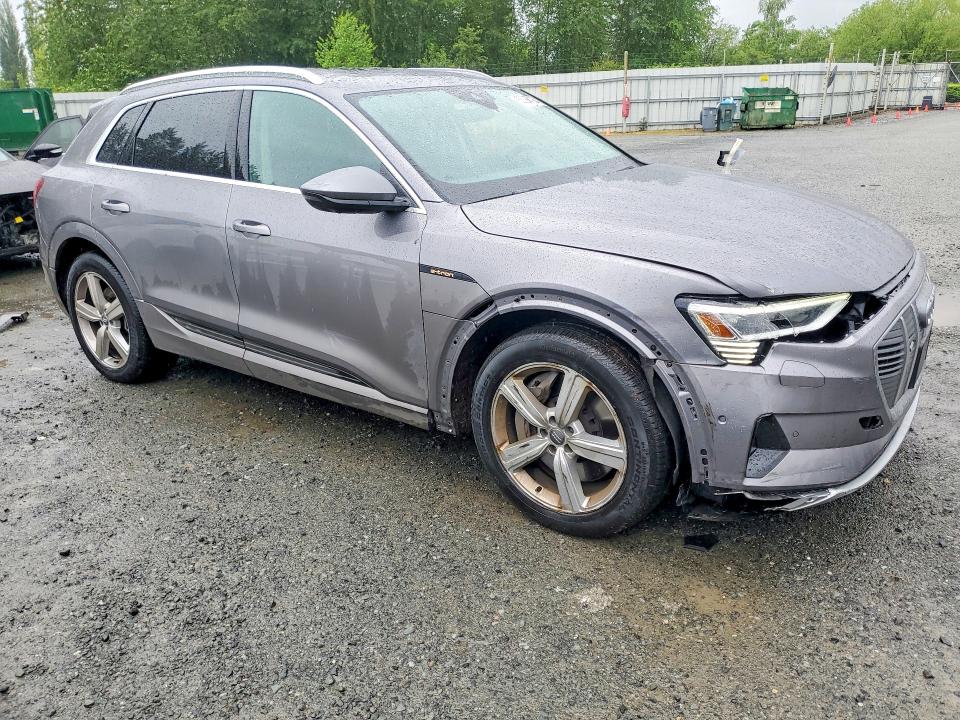53088706 :رقم المزاد ، WA1VABGE2KB020767 vin ، 2019 Audi E-tron مزاد بيع