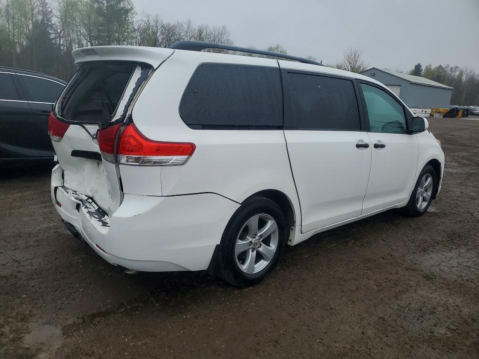 2011 Toyota Sienna მანქანა იყიდება აუქციონზე, vin: 5TDZK3DCXBS026726, აუქციონის ნომერი: 52387396