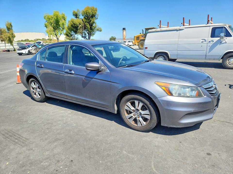 52964116 :رقم المزاد ، 1HGCP2F65BA028472 vin ، 2011 Honda Accord مزاد بيع