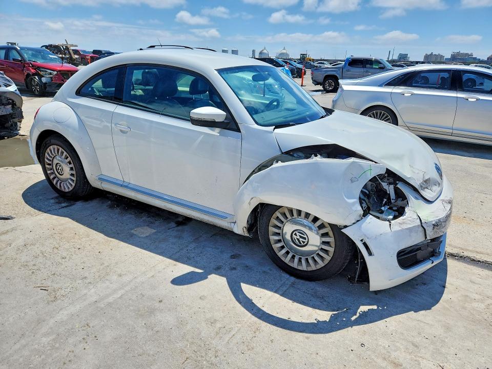 53224446 :رقم المزاد ، 3VWJX7AT9EM611454 vin ، 2014 Volkswagen Beetle مزاد بيع