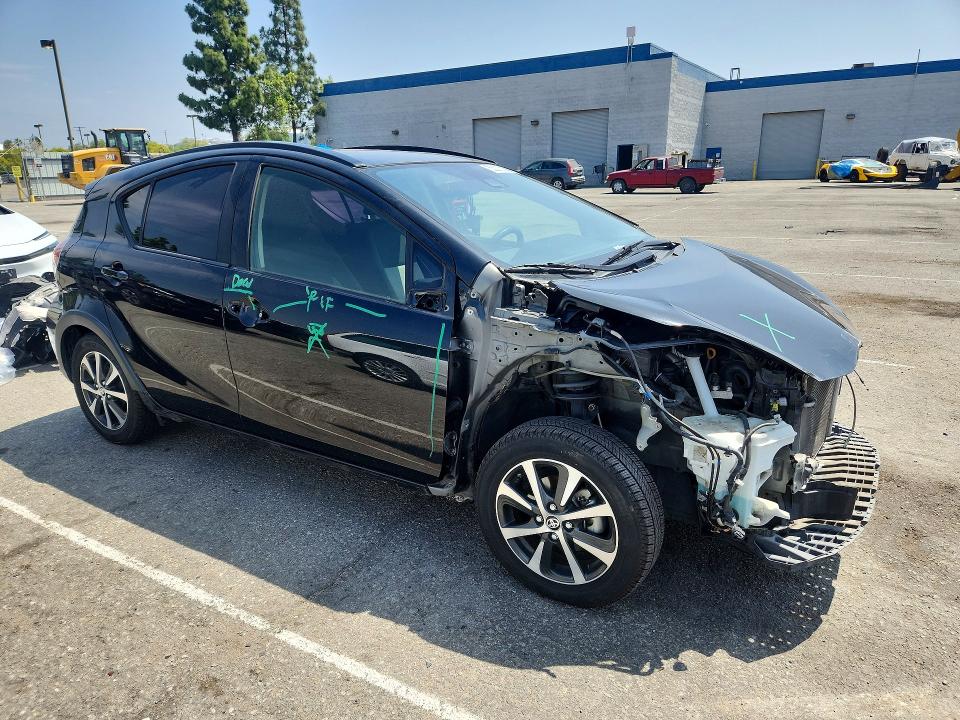 53073106 :رقم المزاد ، JTDKDTB34J1611182 vin ، 2018 Toyota Prius C مزاد بيع