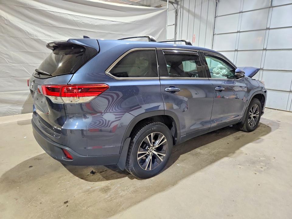 2018 Toyota Highlander მანქანა იყიდება აუქციონზე, vin: 5TDBZRFH0JS860253, აუქციონის ნომერი: 51549746