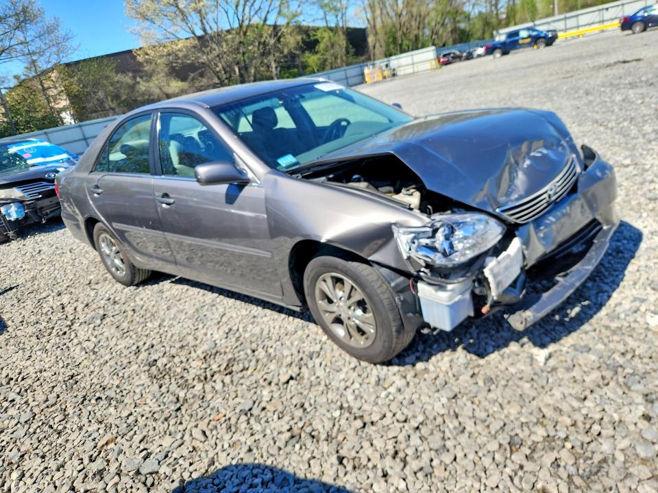 52408436 :رقم المزاد ، 4T1BE30K35U515812 vin ، 2005 Toyota Camry مزاد بيع