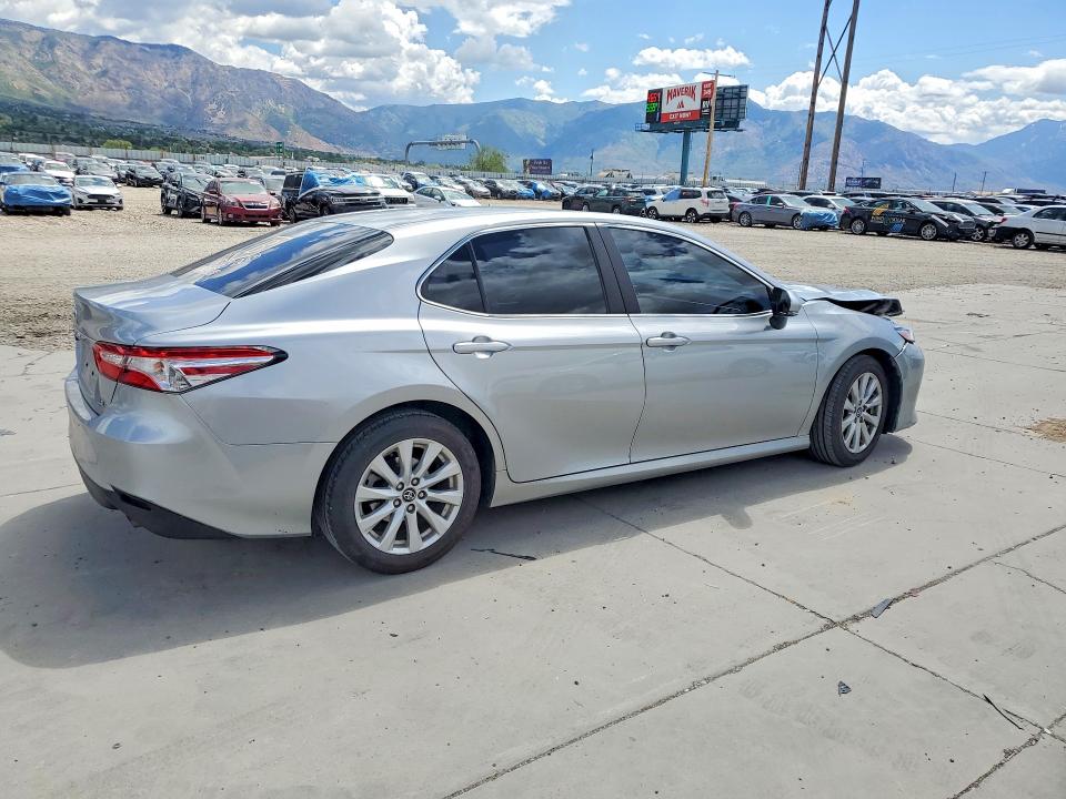 54518726 :رقم المزاد ، 4T1B11HK7JU664805 vin ، 2018 Toyota Camry مزاد بيع