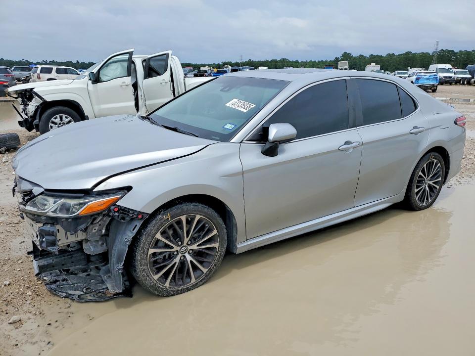 53135936 :رقم المزاد ، 4T1B11HK4JU048401 vin ، 2018 Toyota Camry مزاد بيع