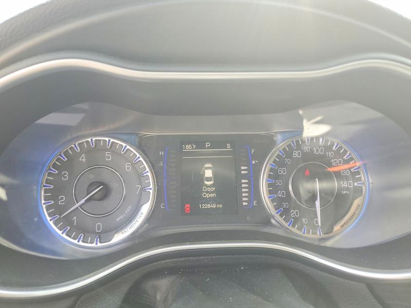 52050816 :رقم المزاد ، 1C3CCCAB8FN605003 vin ، 2015 Chrysler 200 مزاد بيع