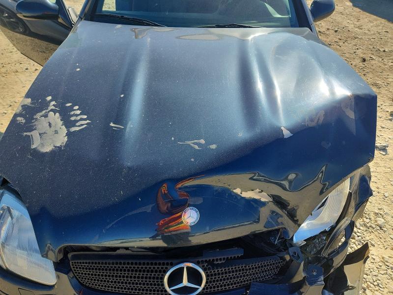 52577506 :رقم المزاد ، WDBKK47F5WF078136 vin ، 1998 Mercedes-benz Slk مزاد بيع