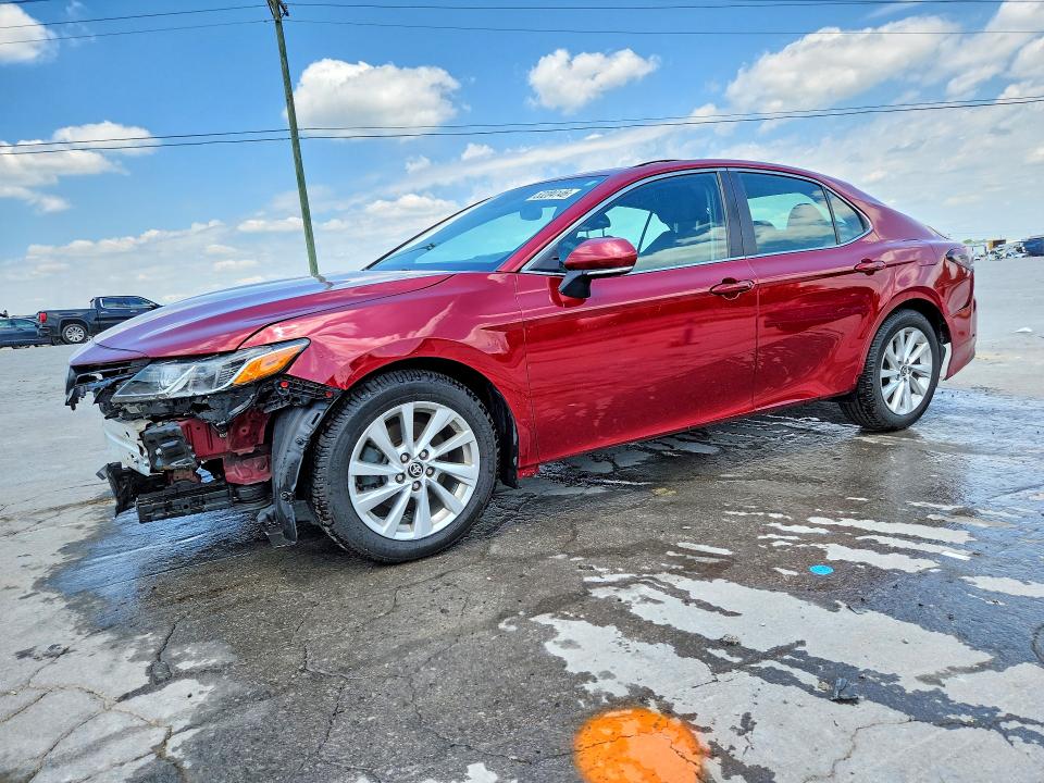 53204146 :رقم المزاد ، 4T1R11AK0MU527640 vin ، 2021 Toyota Camry مزاد بيع