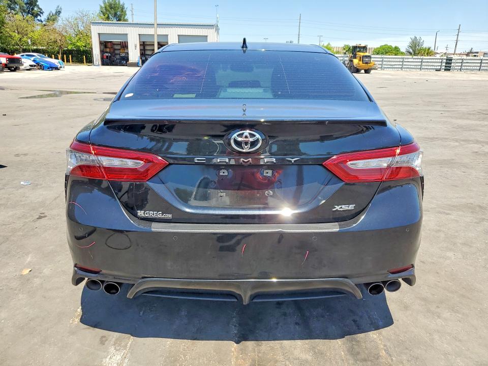 53955866 :رقم المزاد ، 4T1BZ1HK2JU021108 vin ، 2018 Toyota Camry مزاد بيع