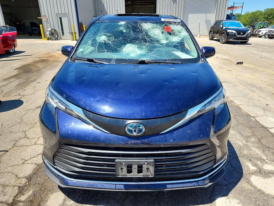 Продажа на аукционе авто 2021 Toyota Sienna, vin: 5TDYRKEC9MS034075, номер лота: 53261246