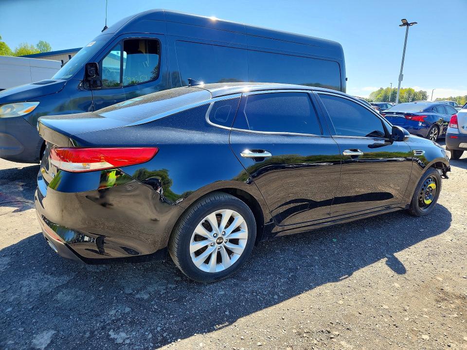 52071236 :رقم المزاد ، 5XXGU4L32HG177014 vin ، 2017 Kia Optima مزاد بيع