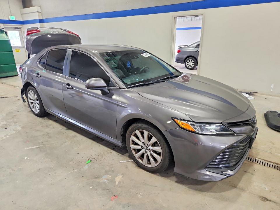 Продажа на аукционе авто 2018 Toyota Camry, vin: 4T1B11HK0JU016139, номер лота: 54778116