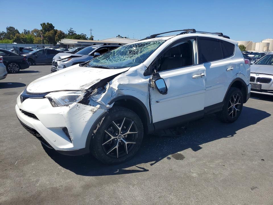 Продажа на аукционе авто 2018 Toyota Rav4, vin: JTMNFREV2JJ198363, номер лота: 53630466