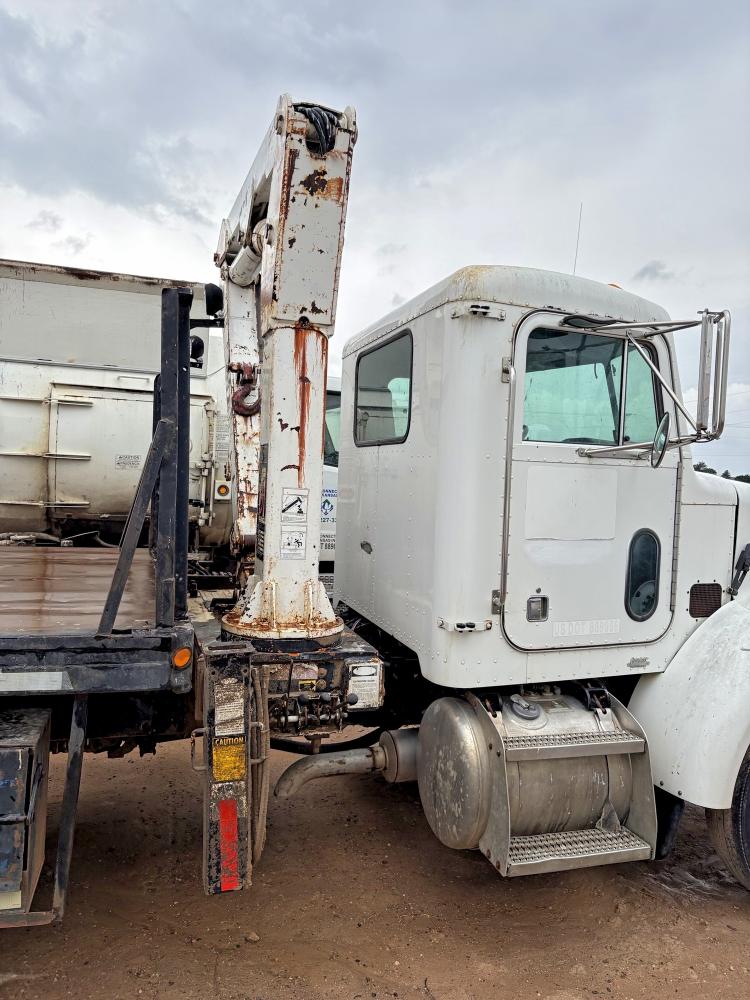 50257936 :رقم المزاد ، 2NPNHZ7X31M555012 vin ، 2001 Peterbilt 330 مزاد بيع