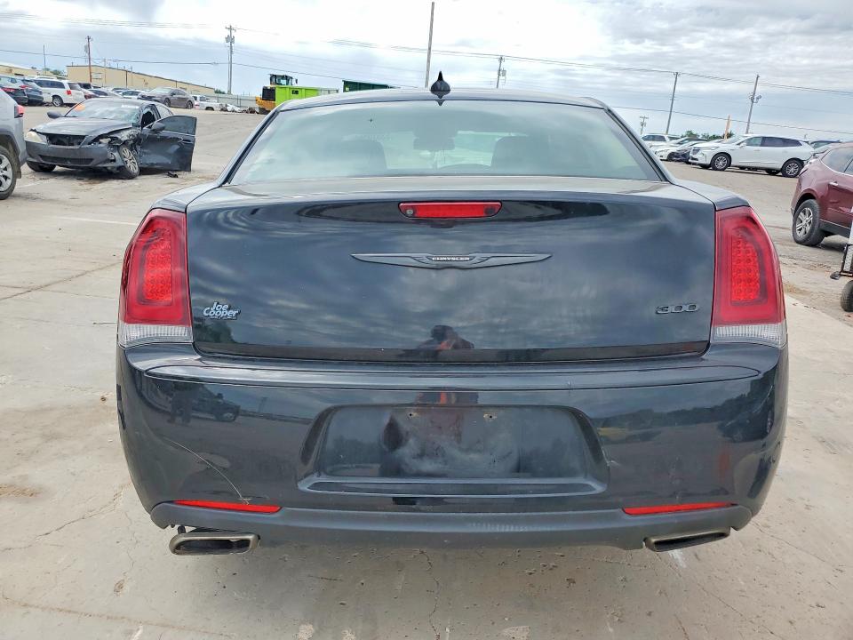 53570396 :رقم المزاد ، 2C3CCAAG8LH168656 vin ، 2020 Chrysler 300 مزاد بيع