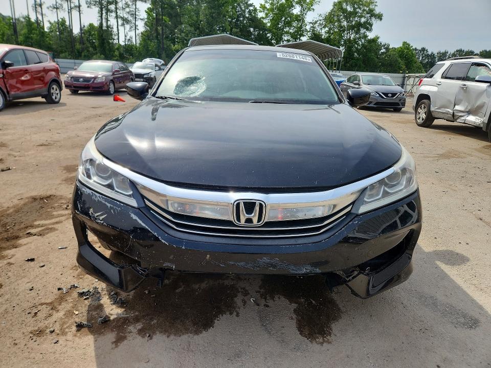 52681146 :رقم المزاد ، 1HGCR2F16HA197133 vin ، 2017 Honda Accord مزاد بيع