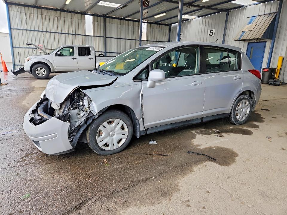 53823406 :رقم المزاد ، 3N1BC1CP4BL499599 vin ، 2011 Nissan Versa مزاد بيع