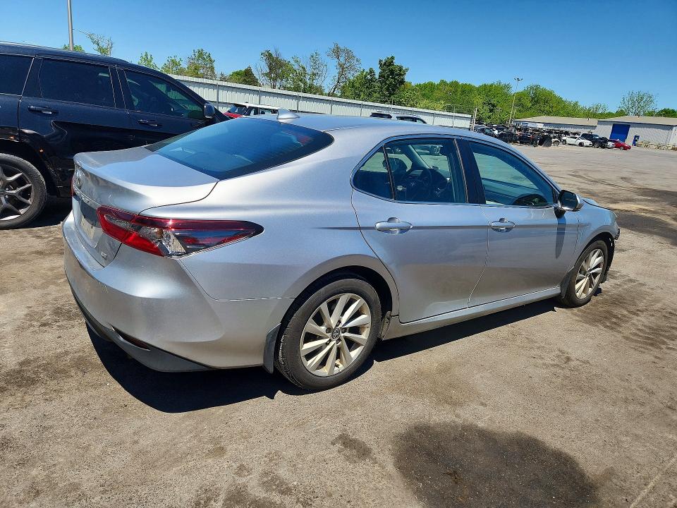 52495526 :رقم المزاد ، 4T1R11AK7NU704749 vin ، 2022 Toyota Camry مزاد بيع