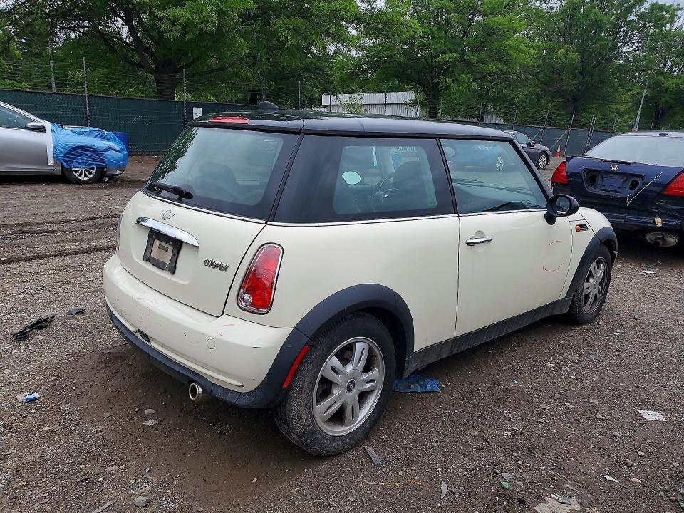 2006 Mini Cooper მანქანა იყიდება აუქციონზე, vin: WMWRC33546TJ78330, აუქციონის ნომერი: 53665346