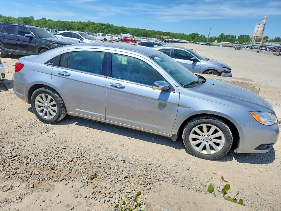 52294296 :رقم المزاد ، 1C3CCBCG3DN523759 vin ، 2013 Chrysler 200 مزاد بيع