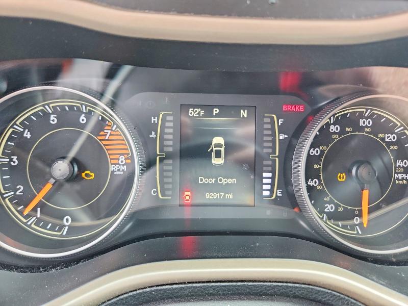 52091146 :رقم المزاد ، 1C4PJMCS0HW609002 vin ، 2017 Jeep Cherokee مزاد بيع