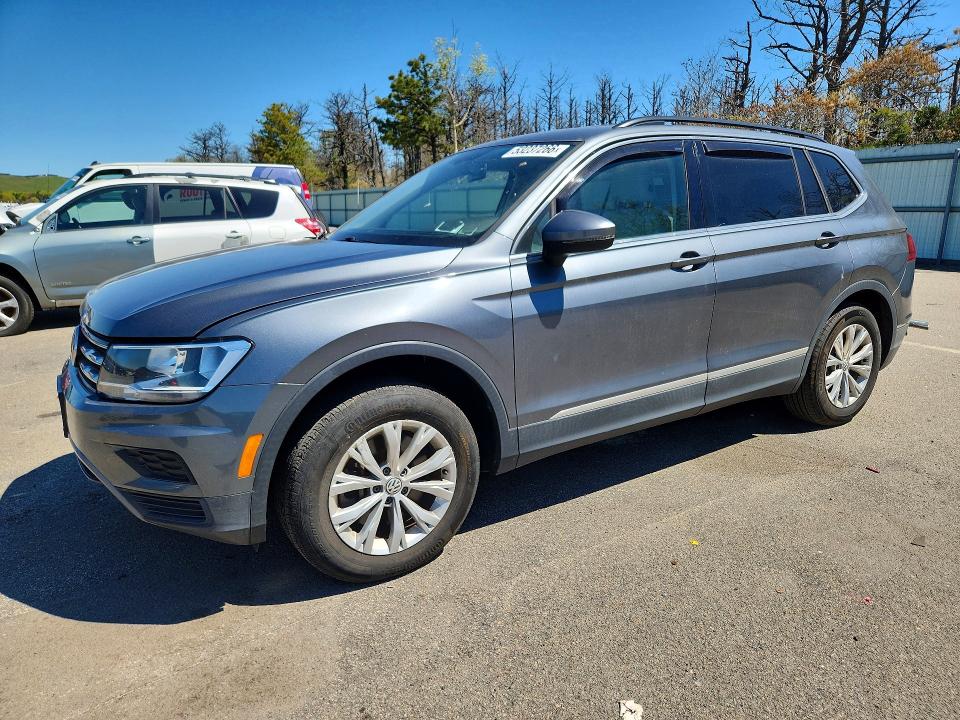53237266 :رقم المزاد ، 3VV2B7AX7JM162652 vin ، 2018 Volkswagen Tiguan مزاد بيع