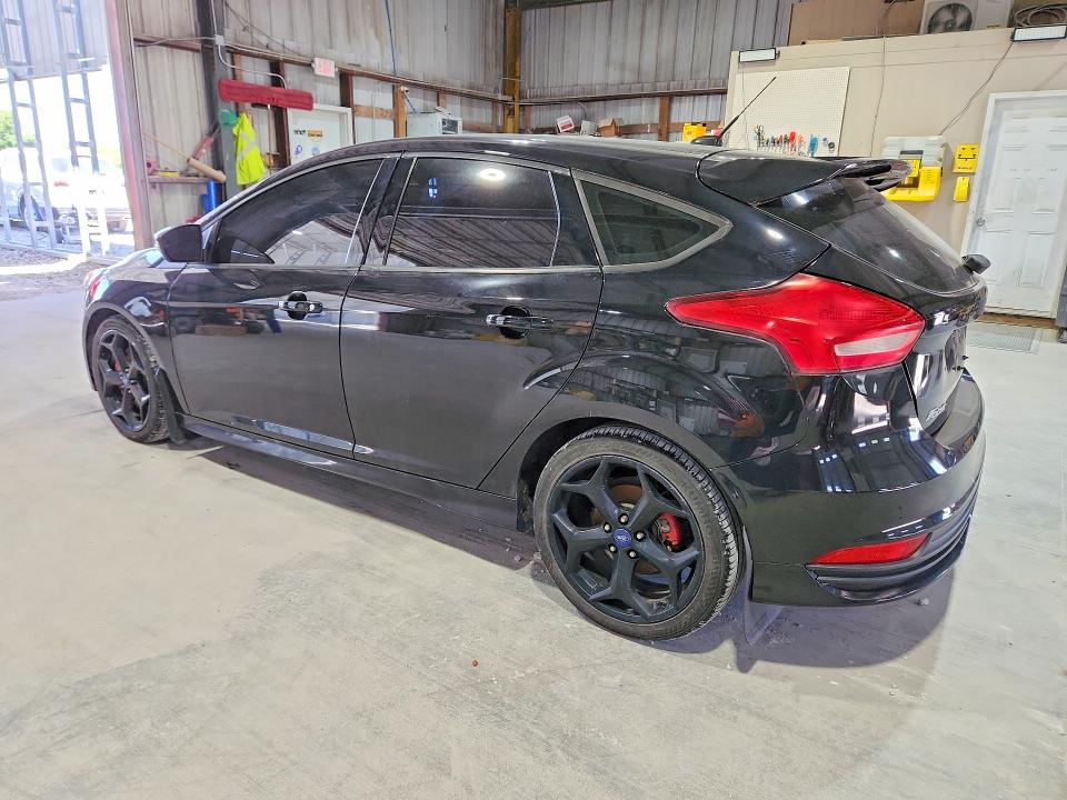 53627056 :رقم المزاد ، 1FADP3L92JL223431 vin ، 2018 Ford Focus مزاد بيع