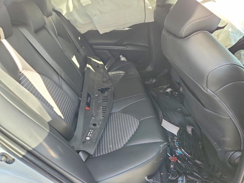 52451176 :رقم المزاد ، 4T1G11AK4NU038974 vin ، 2022 Toyota Camry مزاد بيع